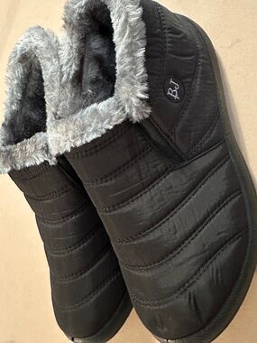 NEW fuzzy shoes - warm, black gray size 42 EU, slip on slippers with tread
